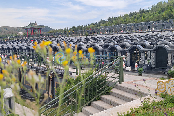 龙福山纪念园 龙福山纪念园