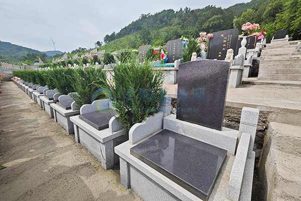 沈阳玉灵山生态墓园:三面环山风水宝地,清明惠民特价仅8800元起,守护亲人永恒安宁 沈阳玉灵山生态墓园:三面环山风水宝地,清明惠民特价仅8800元起,守护亲人永恒安宁